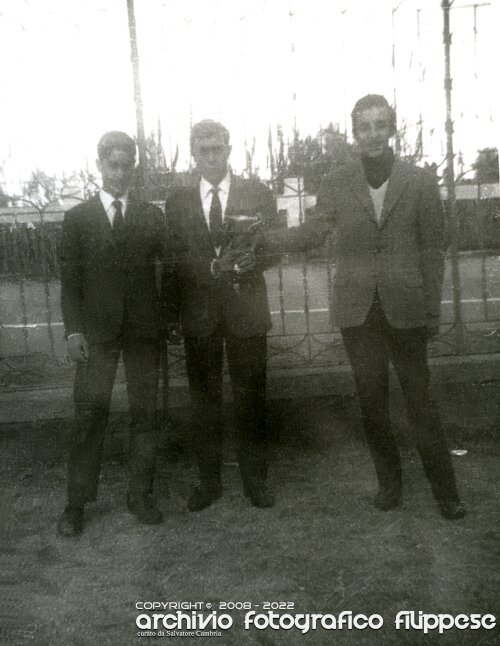 Squadra della parrocchia di Olivarella vincitrice della coppa salita seminario 1965-De Gaetano-Di Bella-Marchese 